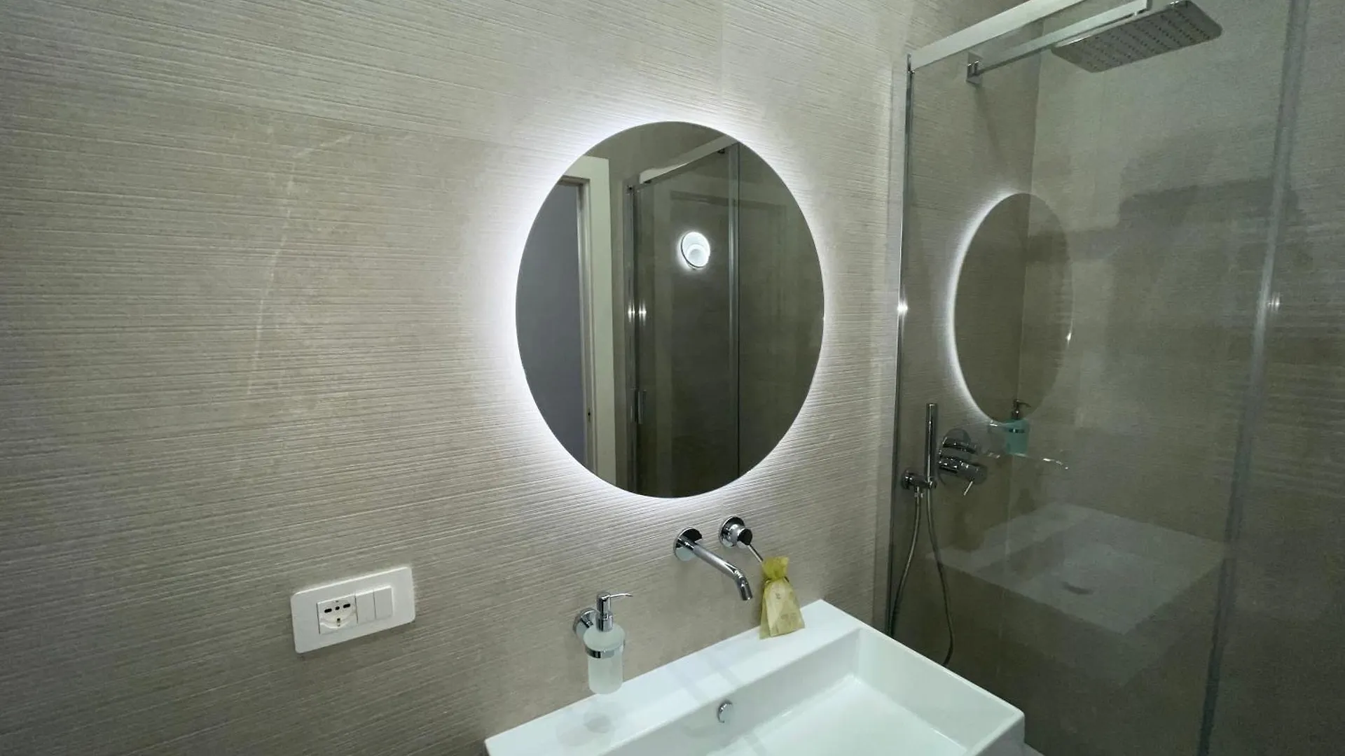 بيت ضيافة Maison Petruzzelli - Rooms In باري إيطاليا